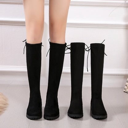 Bottes femme au-dessus du genou avec surface veloutée et détail de lacet réglable Chic und Stil