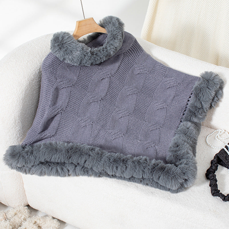 Dames pull-poncho douillet avec garniture en fausse fourrure douce et motif en torsades Chic und Stil