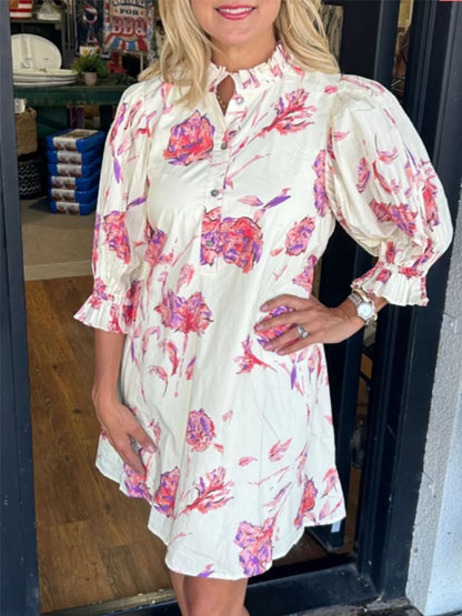Robe chemise pour femmes avec des accents floraux et des détails de volants Chic und Stil
