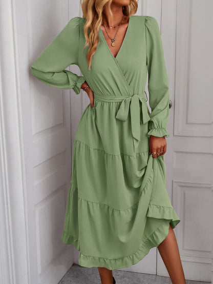 Robe portefeuille élégante pour femmes avec détails en volants et ceinture à la taille Chic und Stil