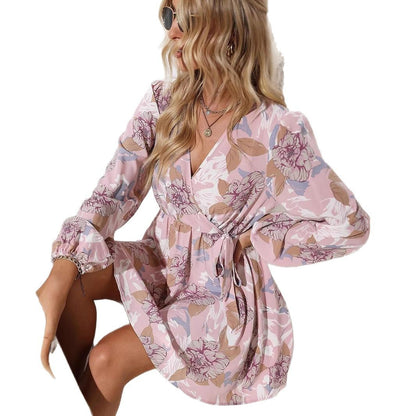 Robe portefeuille pour femmes avec des manches volumineuses et un design floral Chic und Stil