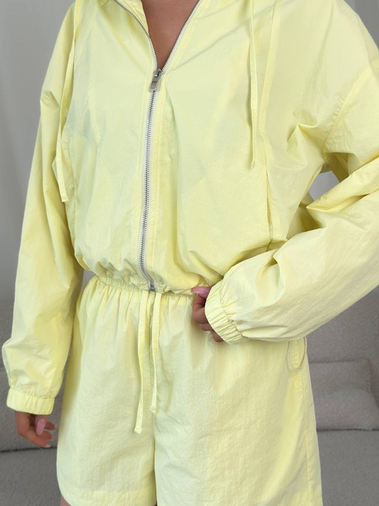 Chic und Stil Women's Hooded Jacket and Shorts Set