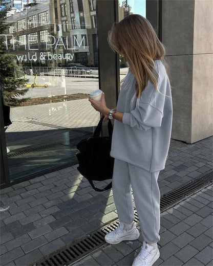 Chic und Stil sweatshirt and jogger pants set for women