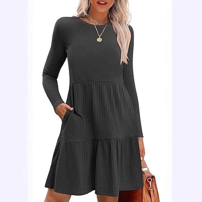 Robe midi tricotée pour femmes avec jupe volumineuse et fine structure côtelée Chic und Stil