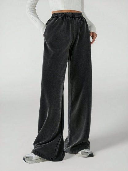 Loose fleece pants for women with elastic waistband and side pockets Chic and Style