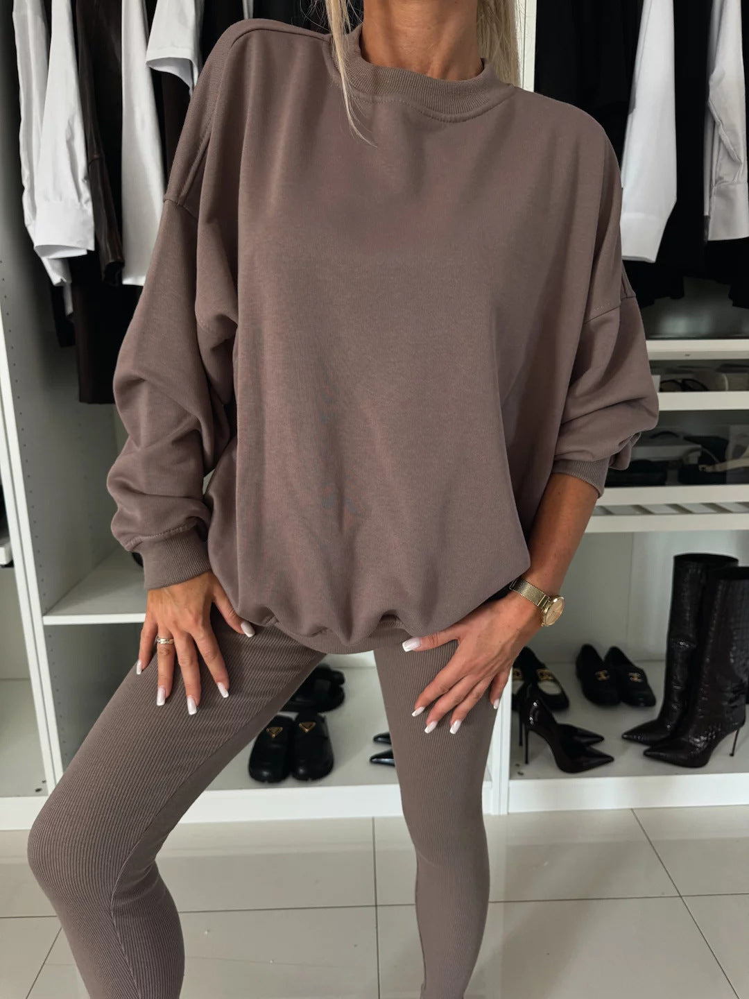 Pull oversized décontracté pour femmes avec une coupe à la mode et des leggings confortables Chic und Stil