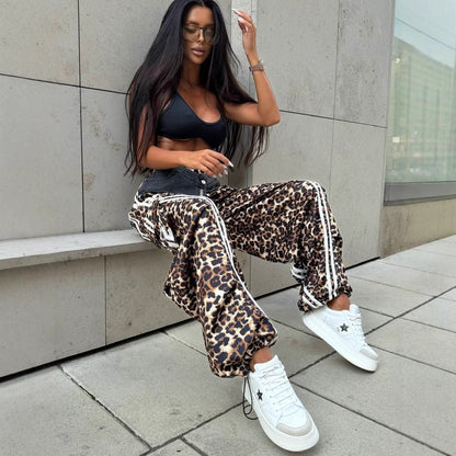 Casual women's pants with leopard print and side stripes Chic and Style