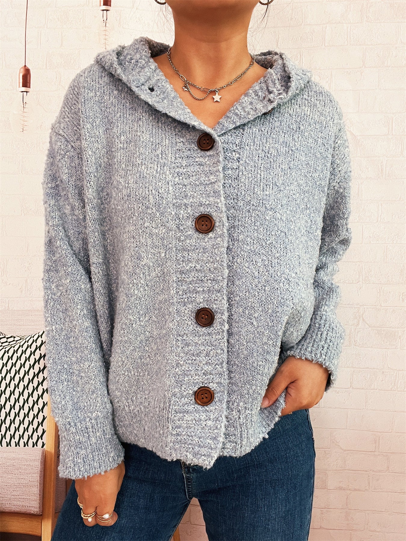 Dames cardigan en tricot douillet avec capuche et détails en bouton Chic und Stil