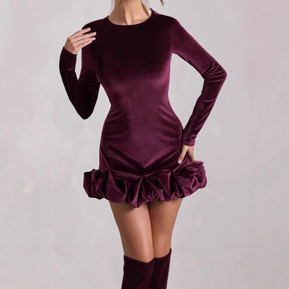 Robe mini pour femmes en velours raffiné avec des détails de volants volumineux Chic und Stil