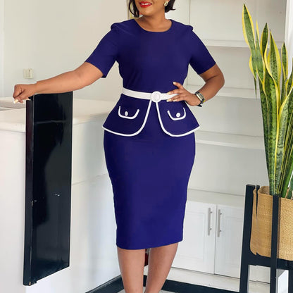 Femme Robe cintrée élégante avec application de poches pétillante et large ceinture Chic und Stil