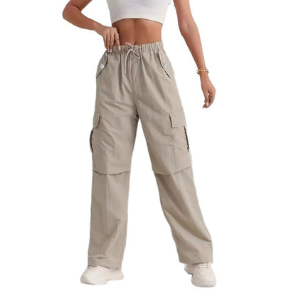 Chic and Style Women's cargo pants with a practical elastic waistband and trendy side pockets