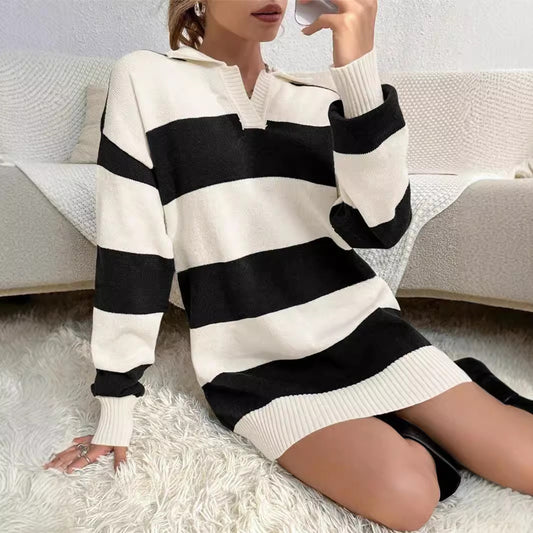 Robe pull pour femmes avec motif rayé moderne et patte de boutonnage riche en détails Chic und Stil