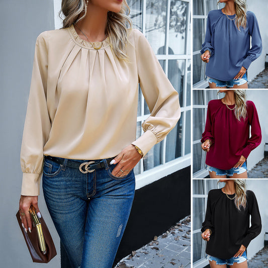 Women's blouse with elegant pleats and a decorative round neck Chic und Stil
