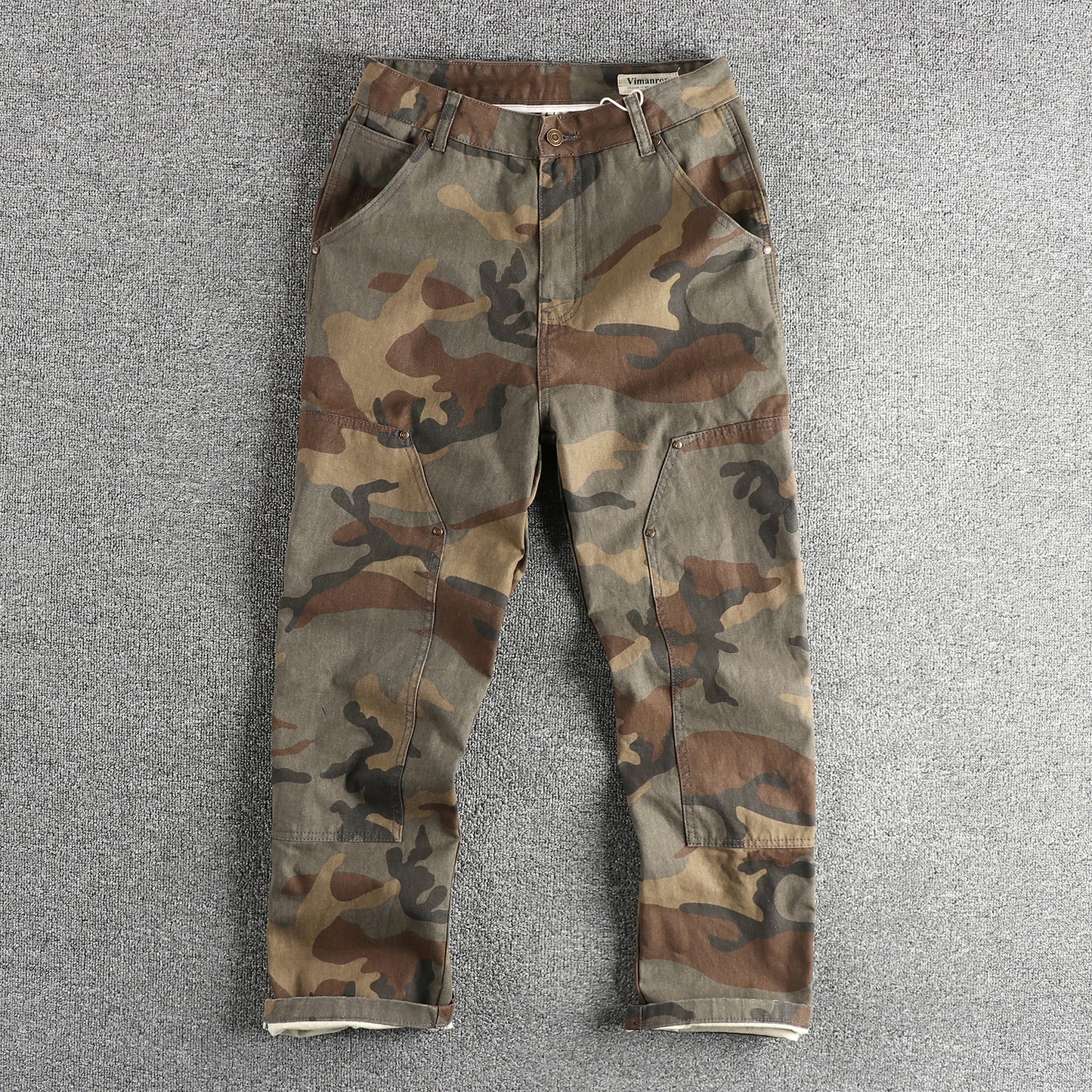 Men's cargo pants in modern camouflage design with multifunctional pockets Chic and Style