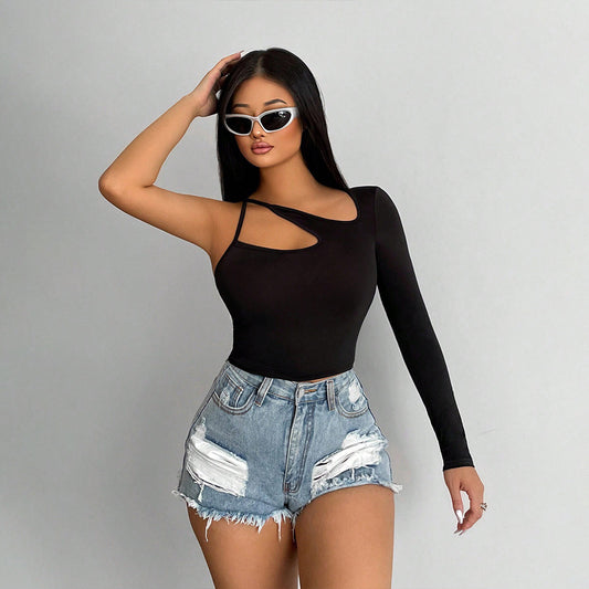 Body asymétrique féminin à manches longues et découpe sophistiquée Chic & Stil