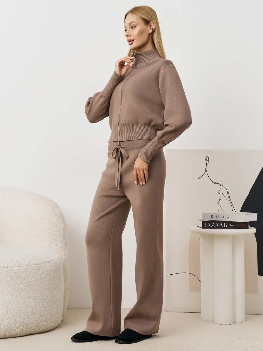 Dames combinaison tricot confortable avec col haut et détails de lacets latéraux Chic und Stil