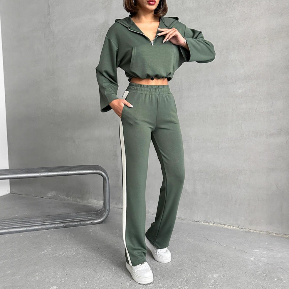 Ladies sweat crop-top with hood and wide pants Chic and Style