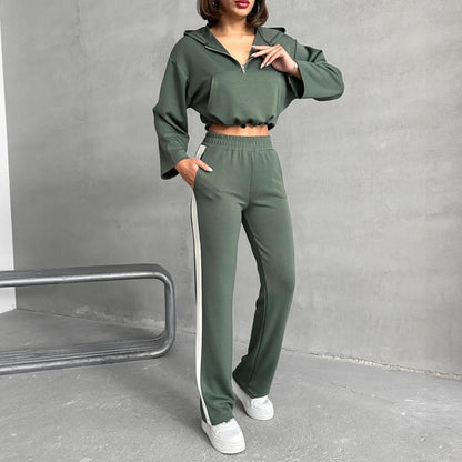 Ladies sweat crop-top with hood and wide pants Chic and Style