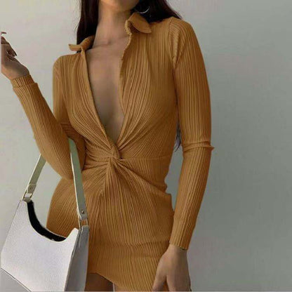 Robe plissée pour femmes avec décolleté en V profond et manches longues Chic und Stil