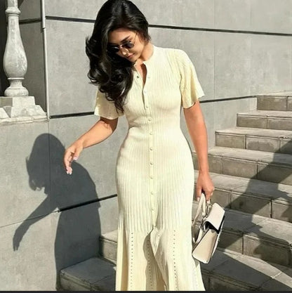 Robe maxi élégamment coupée pour femmes avec de délicates plis et patte de boutonnage Chic und Stil