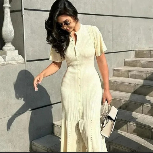 Robe maxi élégamment coupée pour femmes avec de délicates plis et patte de boutonnage Chic und Stil