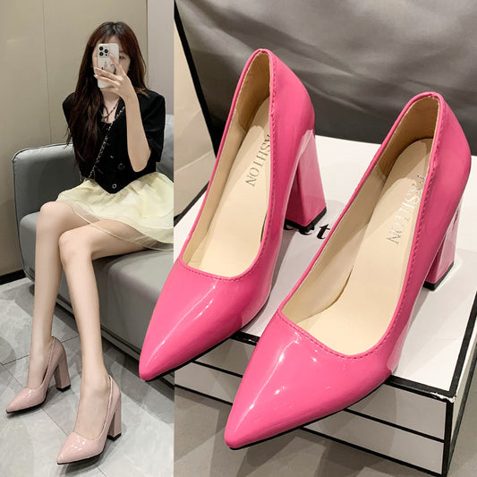 Chaussures à talons en dentelle pour femmes avec un bloc confortable et une finition brillante Chic und Stil