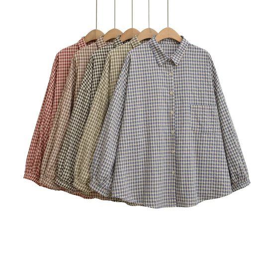 Blouse à carreaux décontractée pour femmes avec épaules dénudées et grands boutons Chic und Stil