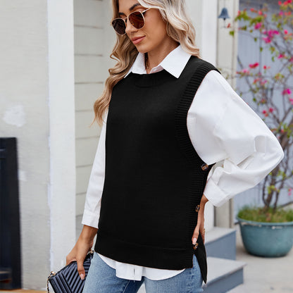 Women's knitted sweater with side button details and a modern Chic und Stil fit