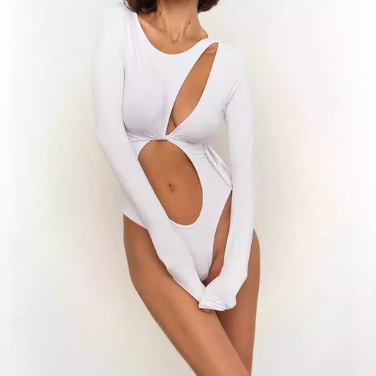 Maillot de bain une pièce pour femmes avec découpe innovante et manches longues Chic und Stil