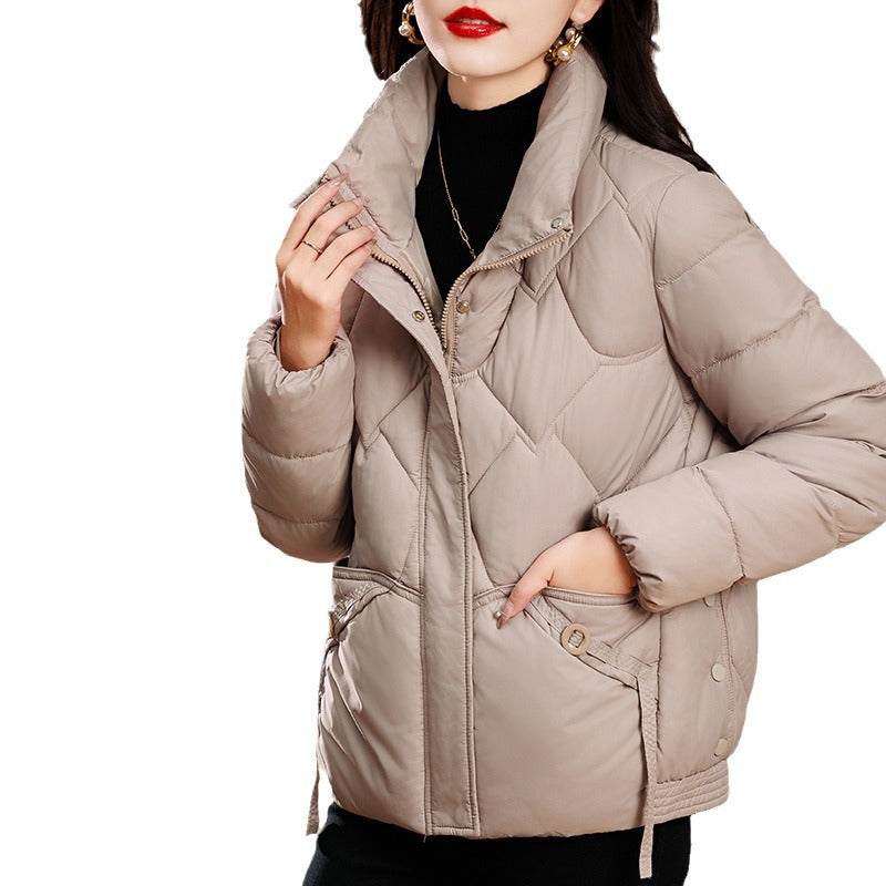 Dames courte veste matelassée avec capuche et poches pratiques Chic und Stil