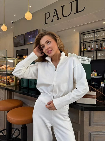 Dames combinaison confortable avec jambes larges et capuche Chic und Stil