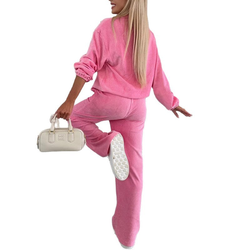 Casual and elegant fabric set for women including a sweater and pants Chic und Stil