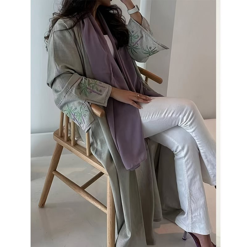 Dames élégante veste Kaftan avec des détails de broderie élaborés Chic und Stil