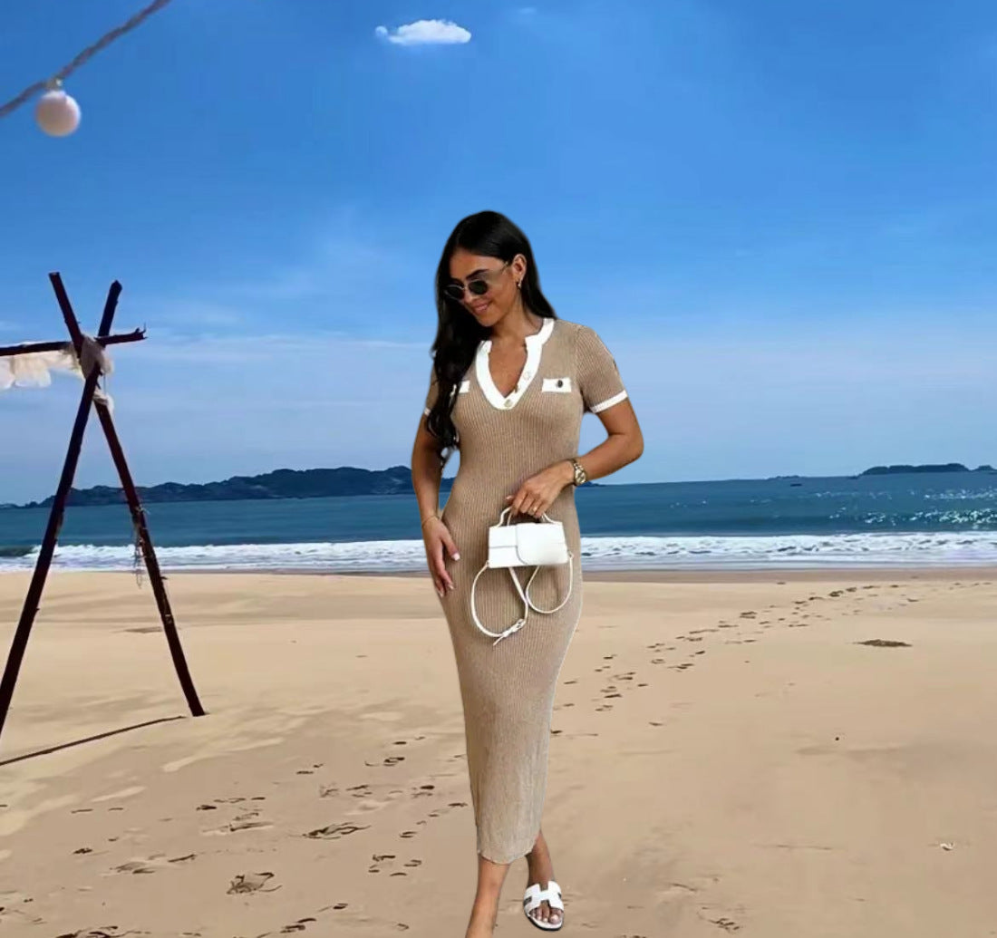 Robe maxi élégante pour femme, ajustée avec des détails modernes à boutons et une fente latérale Chic und Stil