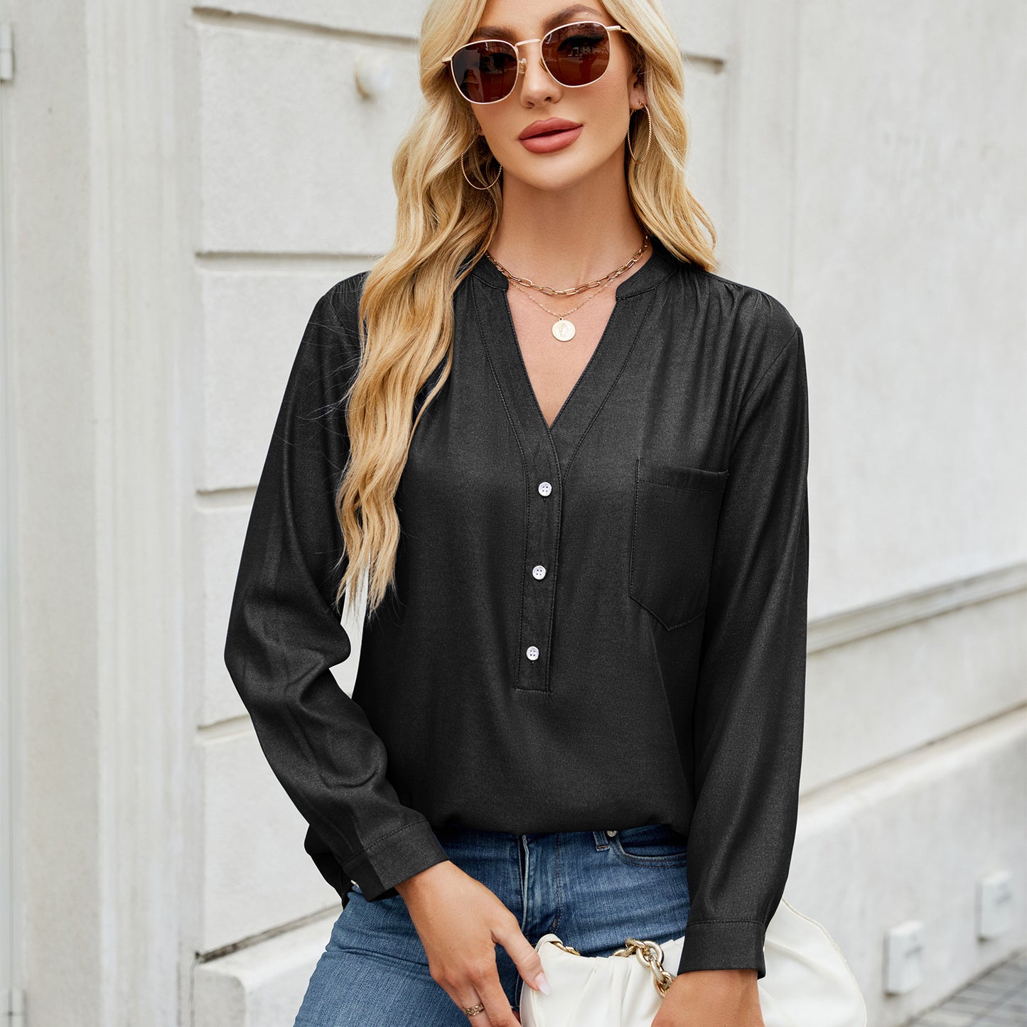 Women's blouse with V-neck and button closure Chic und Stil