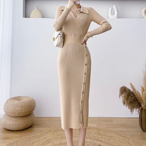 Robe en tricot à manches longues pour femmes avec un élégant détail de bouton et une silhouette cintrée Chic und Stil