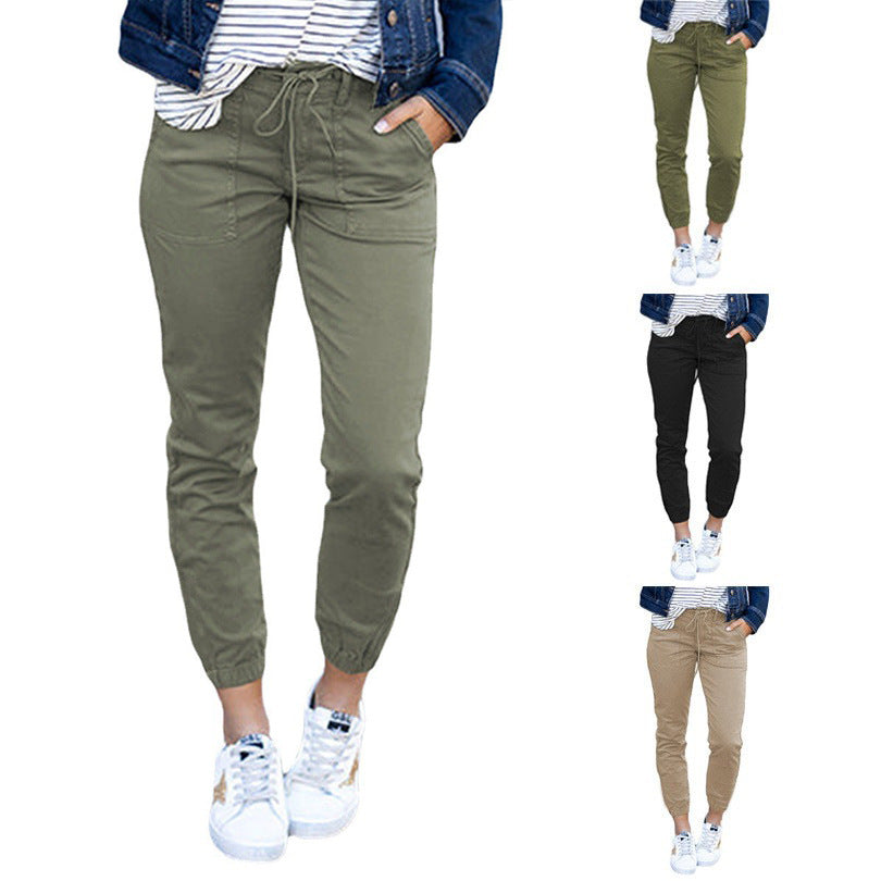Comfortable cargo pants for women with elastic waist and practical pockets Chic and Style
