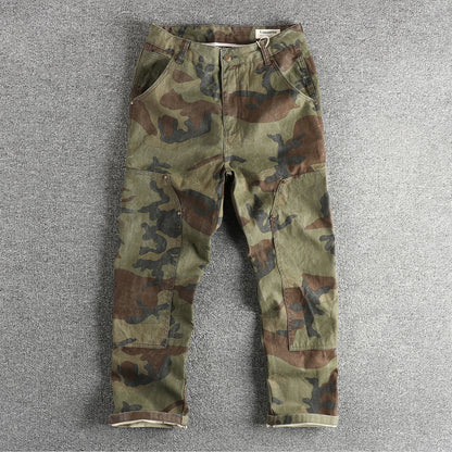 Men's cargo pants in modern camouflage design with multifunctional pockets Chic and Style