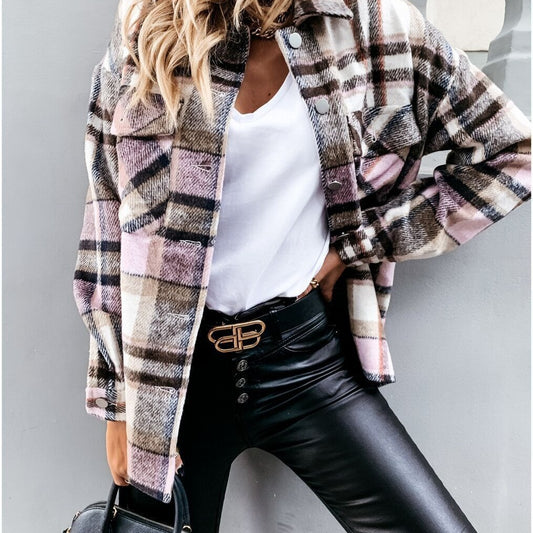 Veste à carreaux pour femmes en style oversize avec fermeture à bouton-pression Chic und Stil