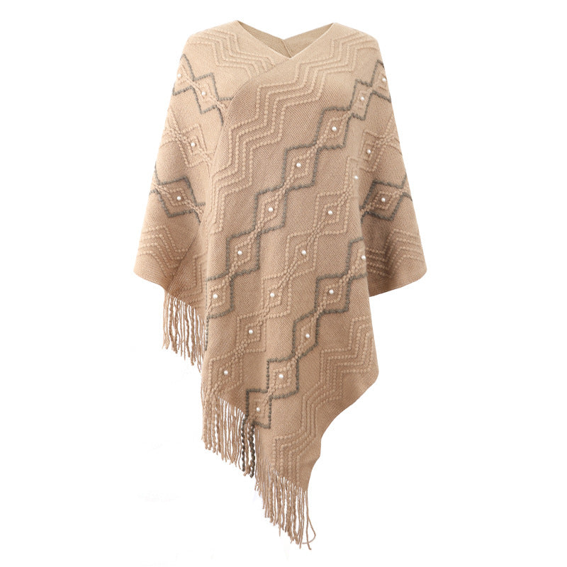 Chic and Style Elegant poncho for women with a striking textured pattern and decorative fringes