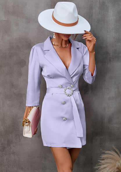 Robe blazer pour femmes avec une taille chic et des détails de bouton élégants Chic und Stil