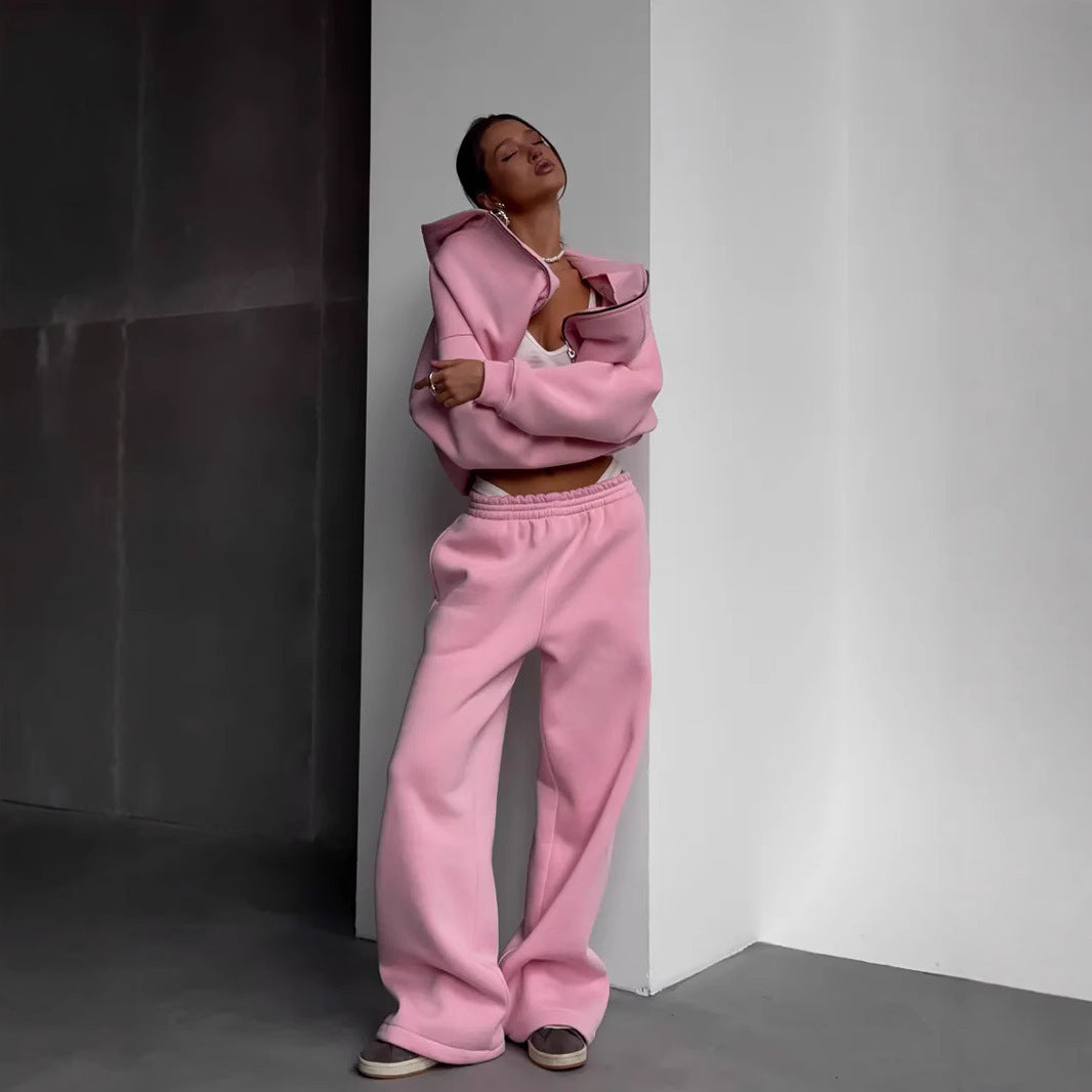 Casual women's hoodie with full zip and comfortable jogger pants Chic and Style