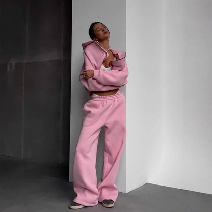 Casual women's hoodie with full zip and comfortable jogger pants Chic and Style