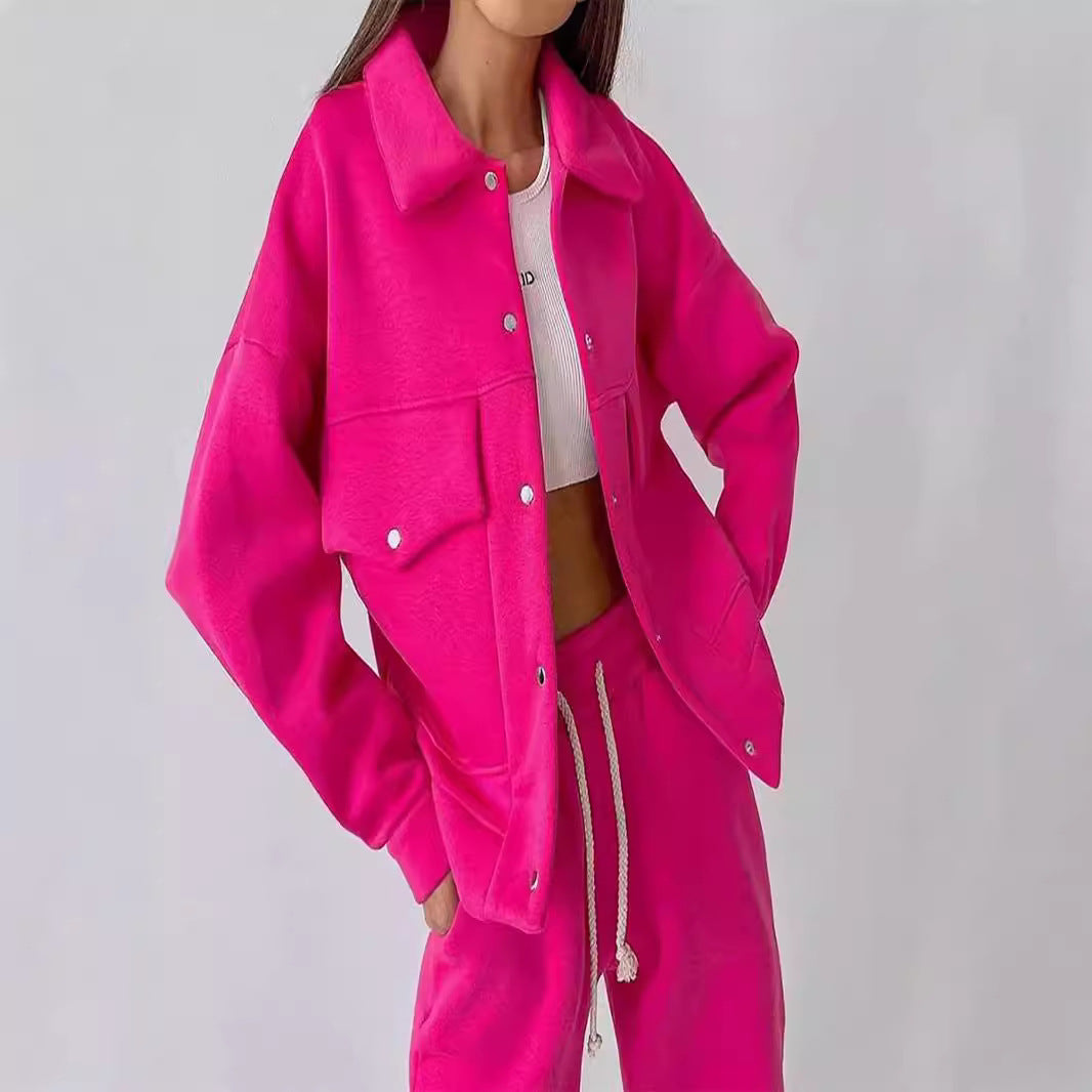 Casual set for women in sweatshirt and jogger pants Chic und Stil