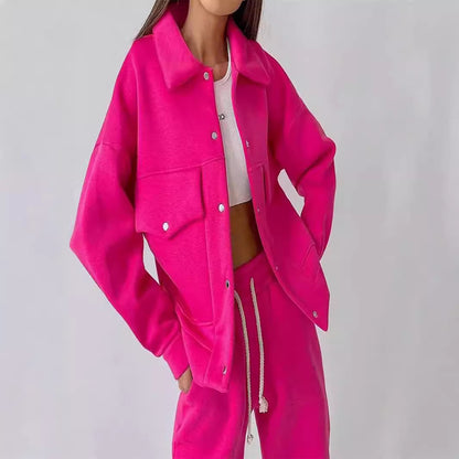 Casual set for women in sweatshirt and jogger pants Chic und Stil