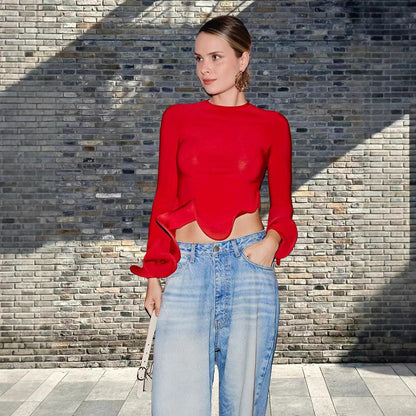 Dames haut tendance avec des détails de volants asymétriques et un design élégant Chic und Stil