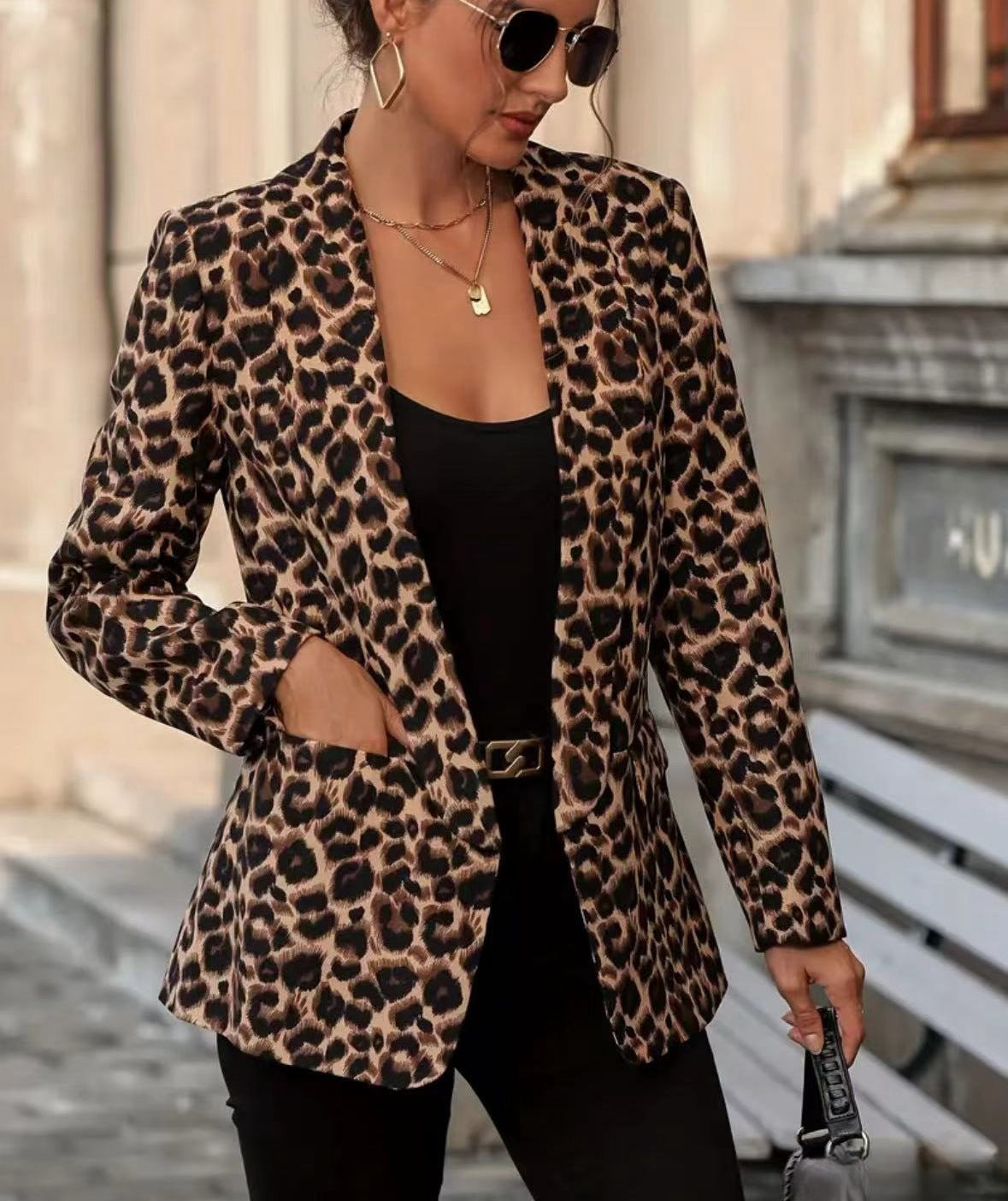 Blazer tendance pour femmes avec motif léopard et coupe cintrée Chic und Stil