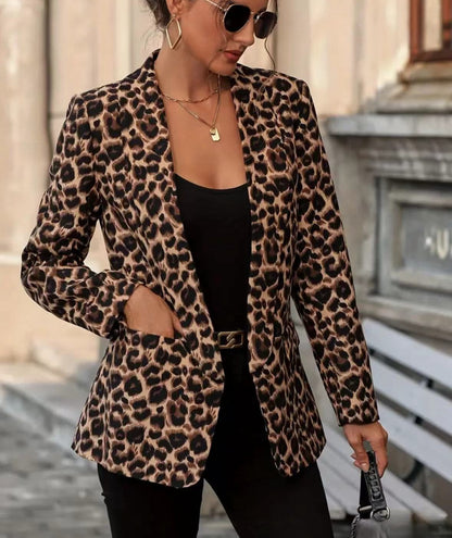 Blazer tendance pour femmes avec motif léopard et coupe cintrée Chic und Stil
