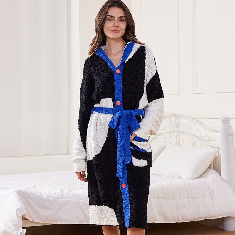 Cozy robe for women with graphic pattern Chic und Stil