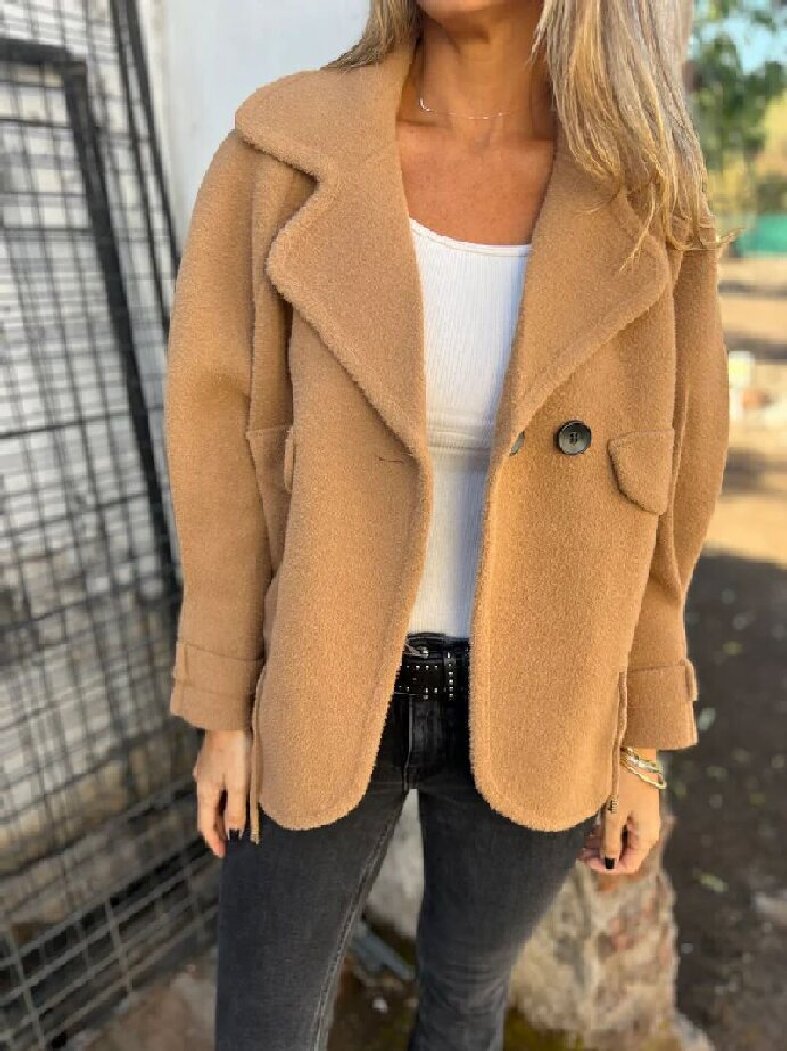 Women Oversized Casual Jacket with Stylish Collar and Button Closure Chic und Stil